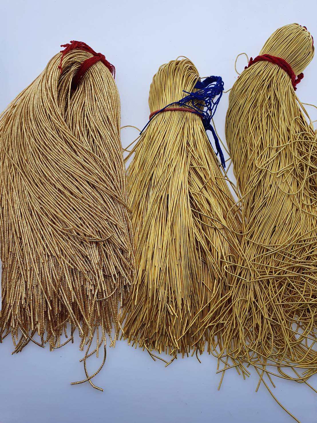 ดิ้นมันสีทอง ดิ้นด้านทอง ดิ้นโป่รงทอง ดิ้นงานปักมือ สำหรับปักเครื่องหมายขาราชการทหาร ตำรวจ ขนาด 50 กรัม