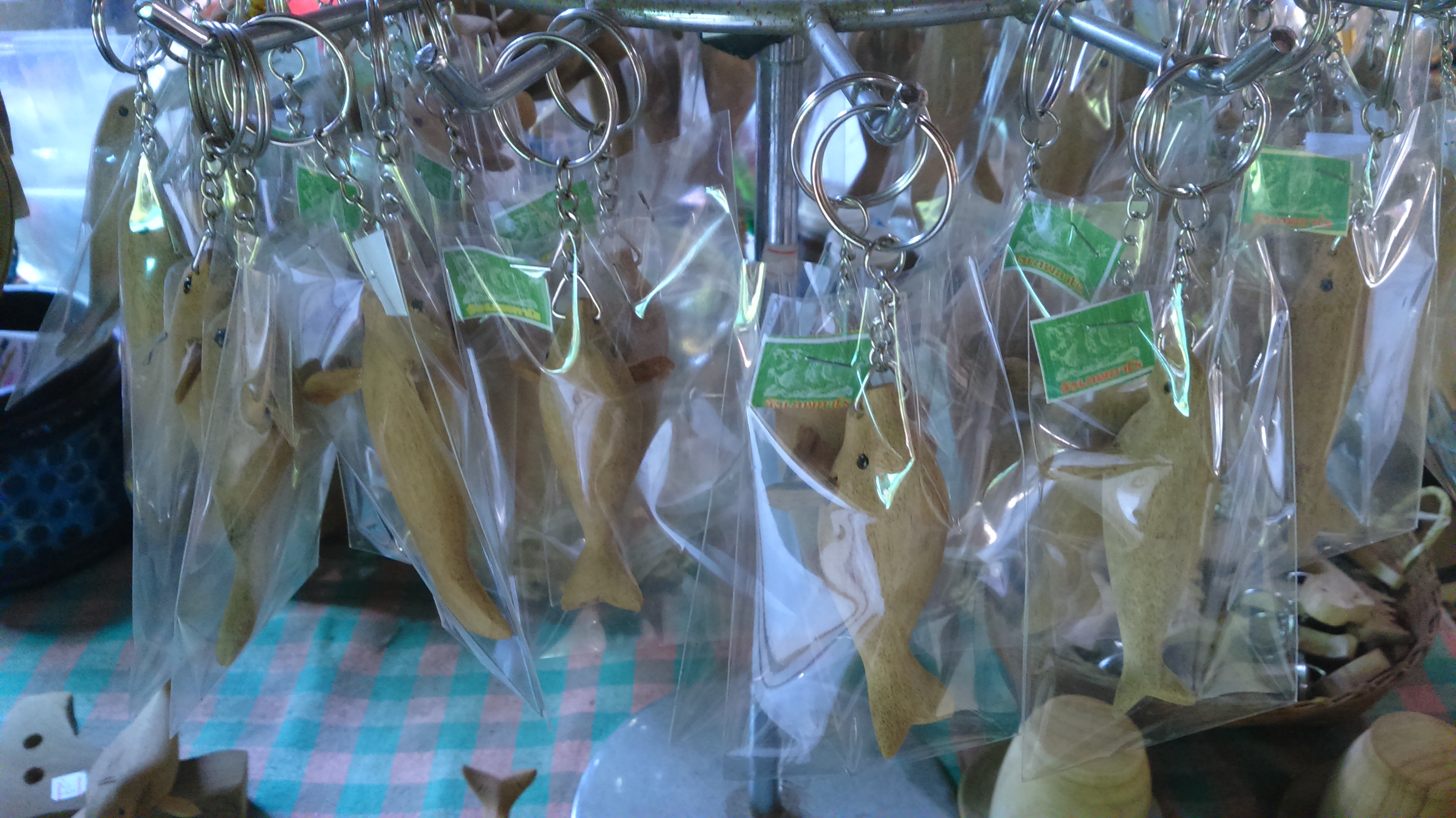 พวงกุญแจ ปลาพยูน ไม้เทพทาโร