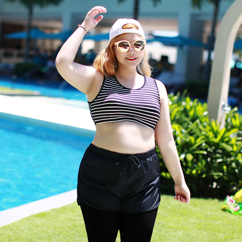 ชุดว่ายน้ำคนอ้วน แขนยาวแบบสปอร์ต 5xl พร้อมส่ง :ชุดว่ายน้ำไซส์ใหญ่แต่งลายทางแขนขายาว set 5ชิ้นมีบรา เสื้อคลุมแขนยาวซิปหน้า บิกินี่ กางเกงขาสั้นและกางเกงขายาว แบบสวยน่ารักมากๆจ้า :- บรารอบอก 40 - 50 นิ้ว- บิกินี่ เอว 34 - 44 นิ้ว // สะโพกเปิด - กางเกงขาสั้น