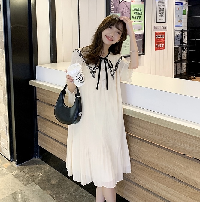 เดรสคลุมท้องแฟชั่น สุดน่ารัก ผ้าชีฟองอัดพรีททั้งชุด ปกคอแต่งด้วยลูกไม้ มีเชือกผูกเพิ่มความเก๋ มีซับใน M L XL XXL