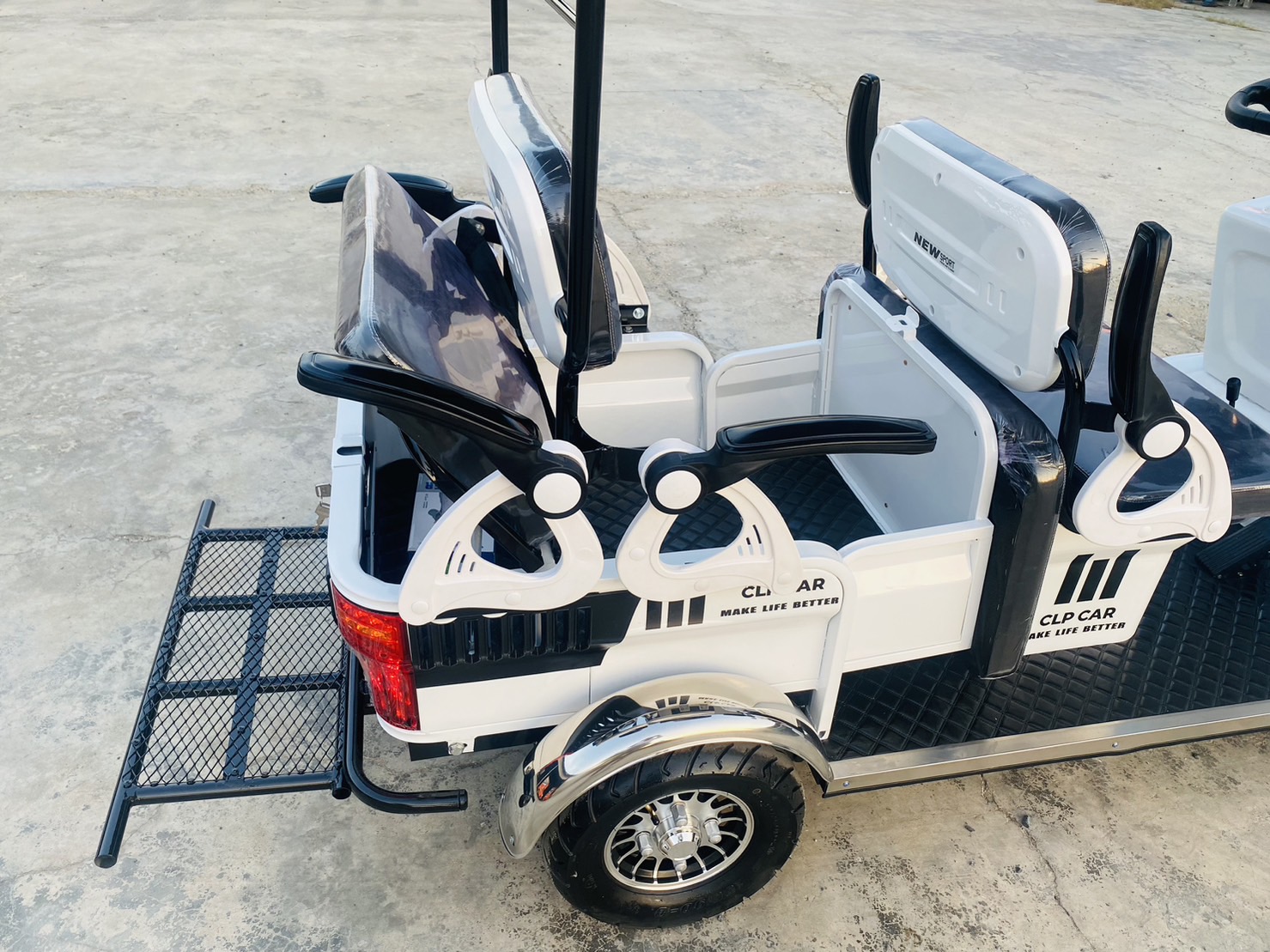 รถกอล์ฟไฟฟ้า 4 ล้อ 6 ที่นั่ง รุ่น M-04T ขับแบบพวงมาลัย