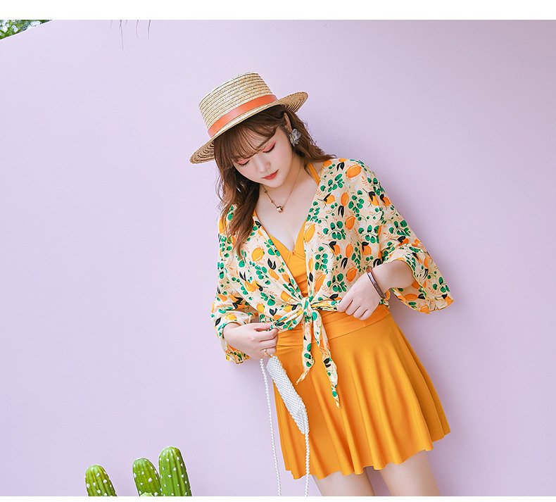 ชุดว่ายน้ำคนอ้วน 5xl พร้อมส่ง :ชุดว่ายน้ำไซส์ใหญ่สีเหลืองผูกคอมาพร้อมเสื้อคลุมลายเลมอน มีกางเกงขาสั้นใส่ด้านในสีสันสดใสแบบสวยน่ารักมากๆจ้า:รอบอก38-46นิ้ว เอว32-42นิ้ว สะโพก36-48นิ้ว เสื้อคลุมรอบอกกว้าง 50 นิ้ว