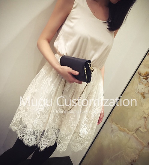 ((พร้อมส่ง)) เสื้อผ้าแฟชั่นผู้หญิง : เดรสสีขาว แต่งลูกไม้ที่กระโปรงพริ้วๆ น่ารักมากๆจ้า