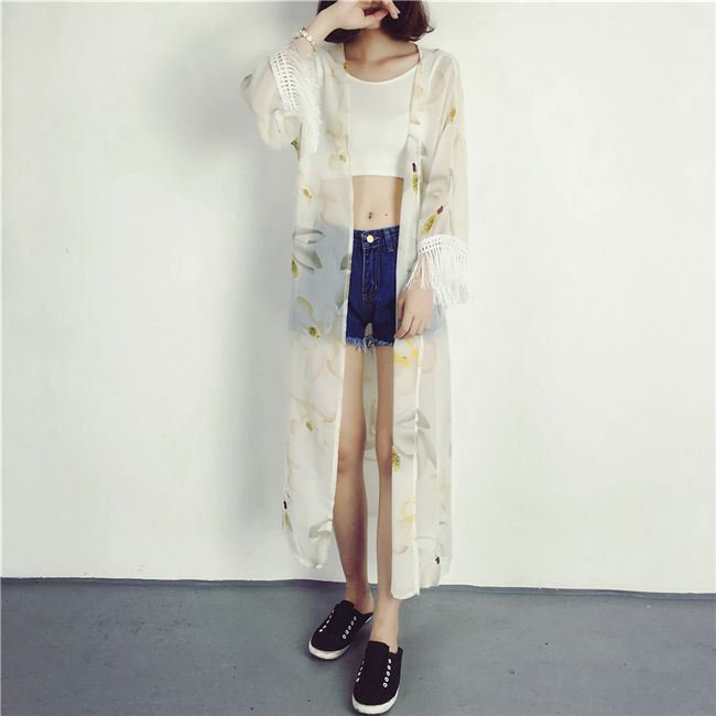 เสื้อคลุมแฟชั่น พร้อมส่ง : เสื้อคลุมสีขาวแต่งลายดอกไม้สีสันสดใสและพู่ที่ปลายแขน แบบเก๋มากจ้า