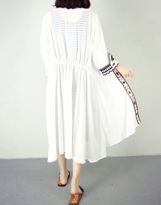 เสื้อคลุมแฟชั่น พร้อมส่ง : เสื้อคลุมสีขาวแต่งขอบลายโบฮีเมียน แบบเก๋มากจ้า