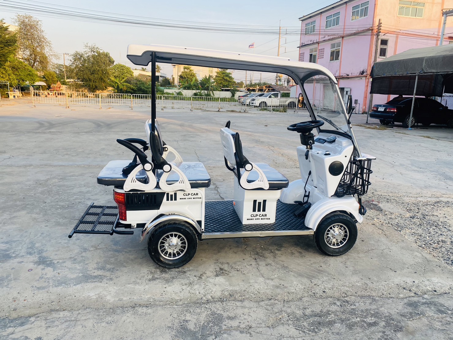 รถกอล์ฟไฟฟ้า 4 ล้อ 6 ที่นั่ง รุ่น M-04T ขับแบบพวงมาลัย