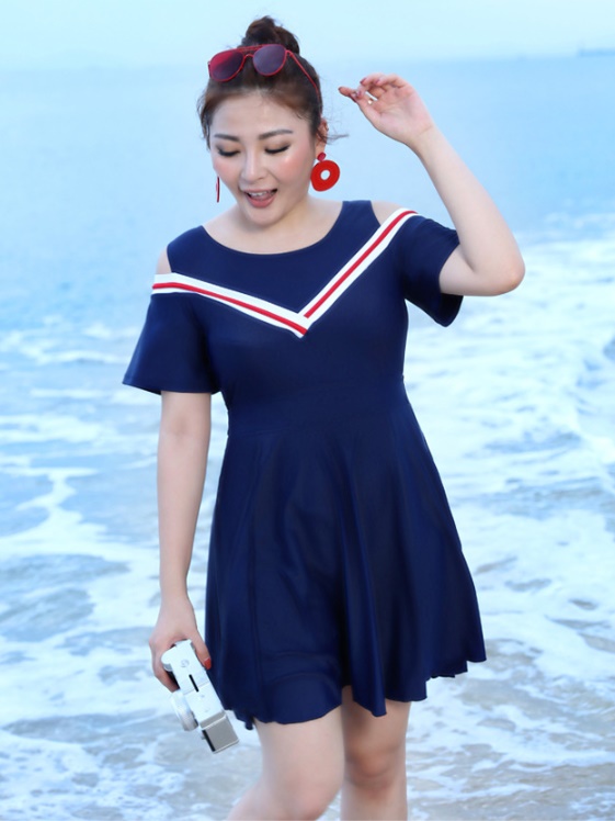 ชุดว่ายน้ำคนอ้วน พร้อมส่ง :ชุดว่ายน้ำไซส์ใหญ่สีน้ำเงินแต่งลายทางเว้าไหล่ แบบเก๋มีกางเกงขาสั้นใส่ด้านในน่ารักมากๆจ้า:มี Size 5xl และ 7xl รายละเอียดไซส์คลิกเลยจ้า