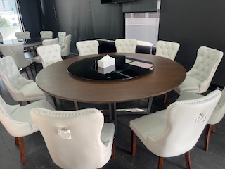 Trp.Round Table 圆桌会议 餐桌 中式餐桌 配有旋转镜组 โต๊ะกลมหินอ่อนขนาดใหญ่ 360 ซม.20 ที่นั่ง พร้อมชุดจานหมุน เลซี่ซูซาน Lazysusan และ เก้าอี้ สีแดง