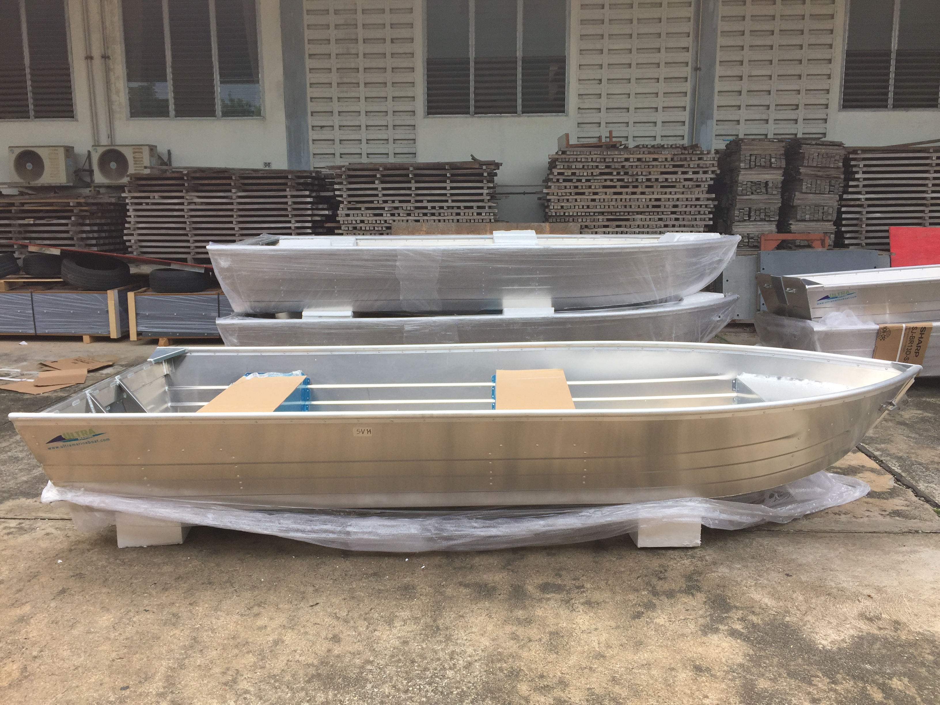 เรือท้องวี รุ่น AV14