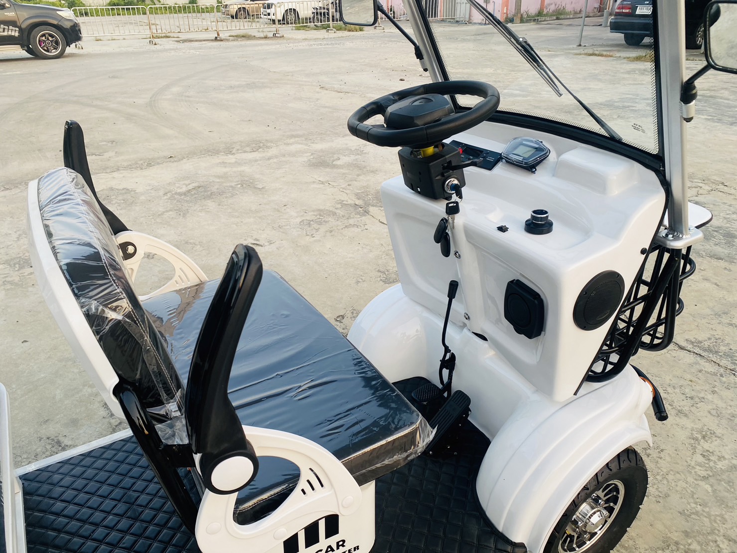 รถกอล์ฟไฟฟ้า 4 ล้อ 6 ที่นั่ง รุ่น M-04T ขับแบบพวงมาลัย