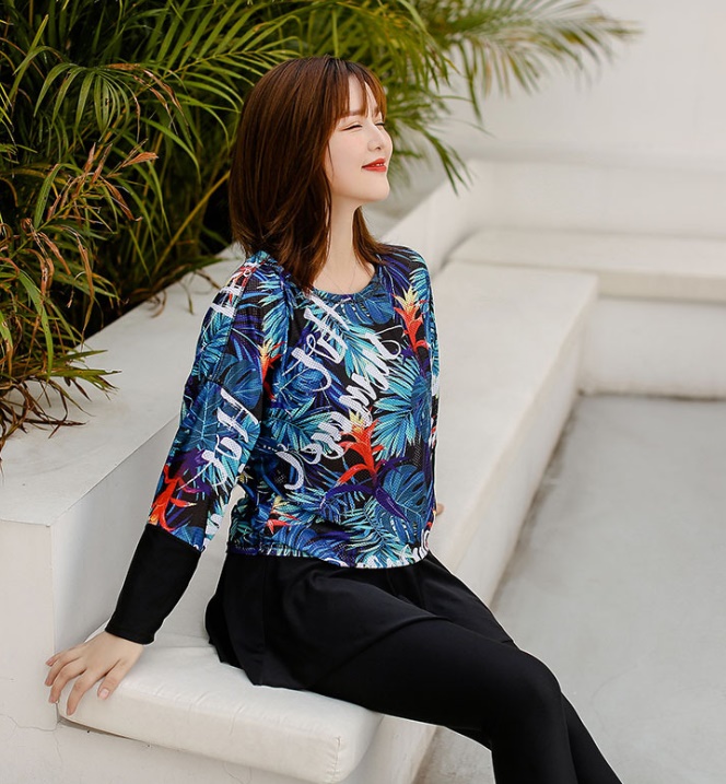 ชุดว่ายน้ำคนอ้วน 6xl แบบสปอร์ตพร้อมส่ง :ชุดว่ายน้ำไซส์ใหญ่สีดำแต่งลายใบไม้ set 3 ชิ้นมีบรา กางเกงขายาวติดกระโปรงระบายและเสื้อคลุม แบบสวยน่ารักมากๆจ้า:รอบอก40-50นิ้ว เอว32-44นิ้ว สะโพก40-52นิ้ว เสื้อคลุมรอบอกกว้าง52นิ้ว