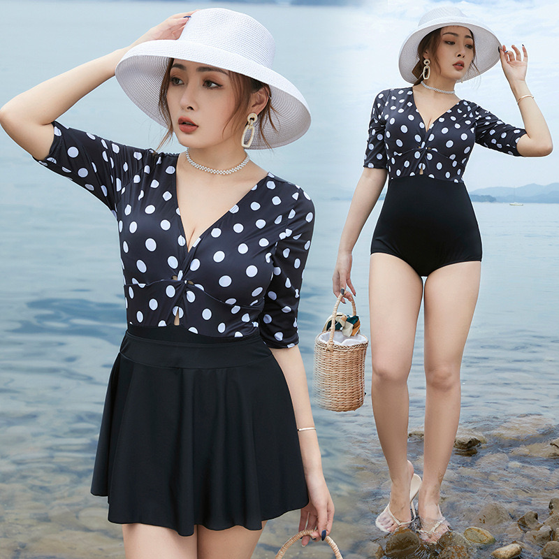 ชุดว่ายน้ำคนอ้วน 5xl พร้อมส่ง :ชุดว่ายน้ำไซส์ใหญ่สีดำจุดขาว set 2 ชิ้นมีชุดและกระโปรง แบบสวย sexy มากๆจ้า : - รอบอก 36 - 44 นิ้ว - เอว 34 - 44 นิ้ว - สะโพก 40 - 50 นิ้ว