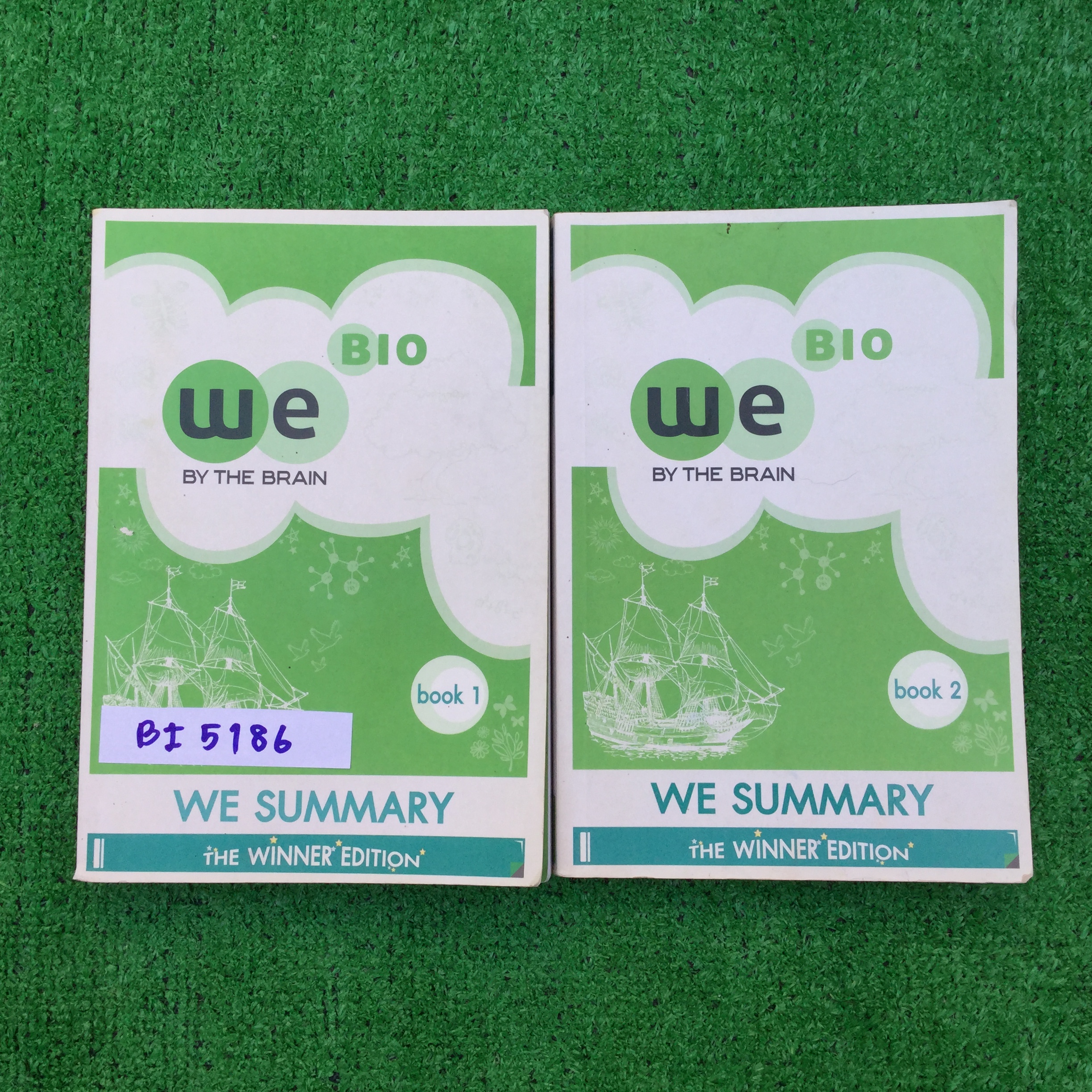 BI5186 [พี่บิ๊ก เดอะเบรน The Brain] We Summary สรุปชีววิทยา หนังสือสรุปให้อย่างดี มีภาพสีสวยประกอบคำอธิบาย จัดเรียงเนื้อหาและรูปภาพน่าอ่าน หนังสือมีรอยเขียนปากกา ปกค่อนข้างเยิน ขออนุญาตขายเกินราคาปก ขายเหมา2เล่ม 1200฿