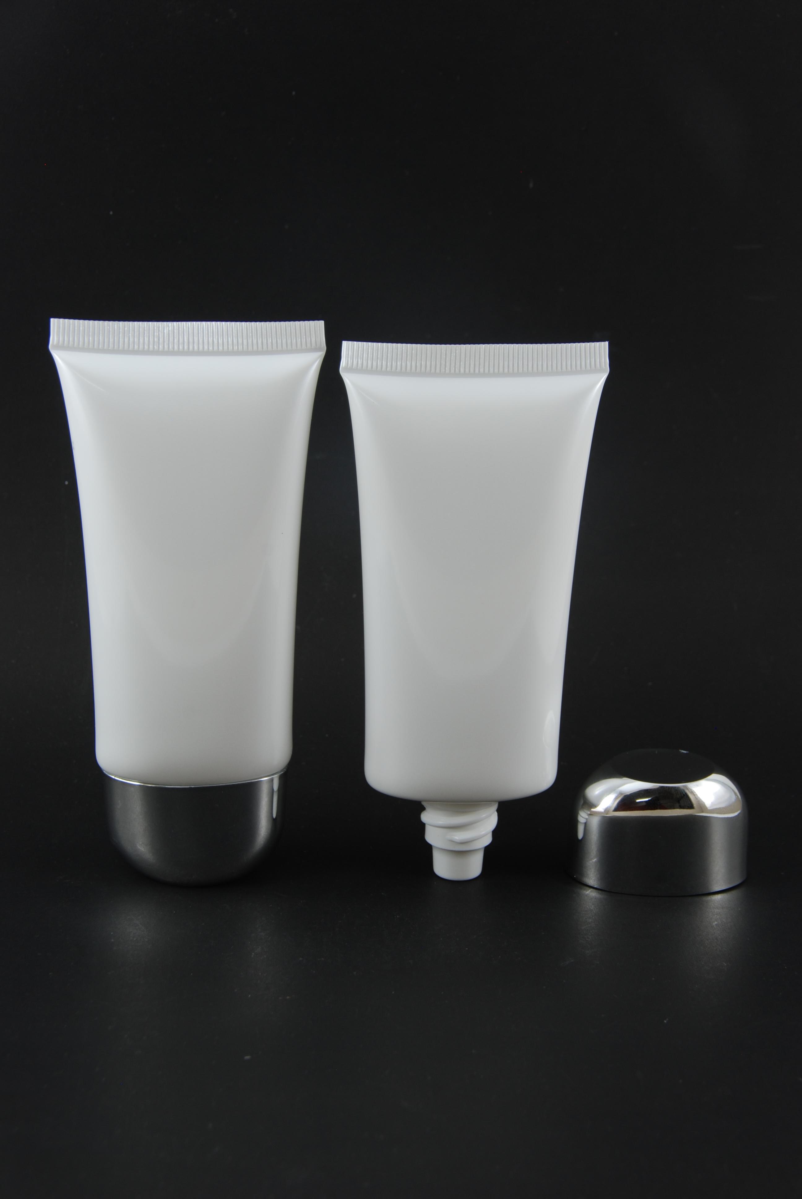 หลอดโฟม 30 กรัม สี ขาว (ฝาเงินมน) แพคละ 5 ชิ้น