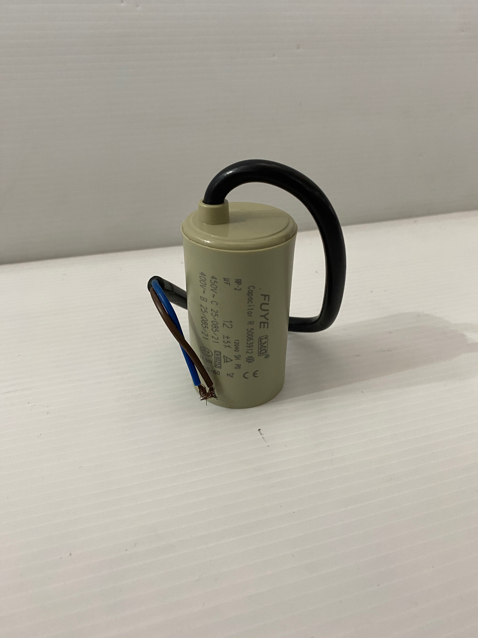 คาปาซิเตอร์ 8uf 12uf 14uf 16uf 18uf 450V. มีสาย (คอนเดนเซอร์) LMG Capacitor