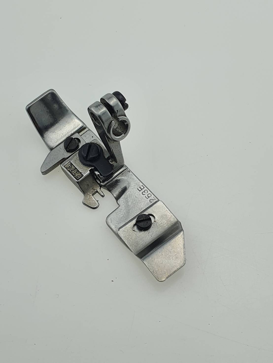 แป้นจักรโพ้งและตีนผีสำหรับจักรโพ้งสี่เส้น สำหรับจักรโพ้ง ญี่ปุ่น และจักรโพ้งของจักรจีน