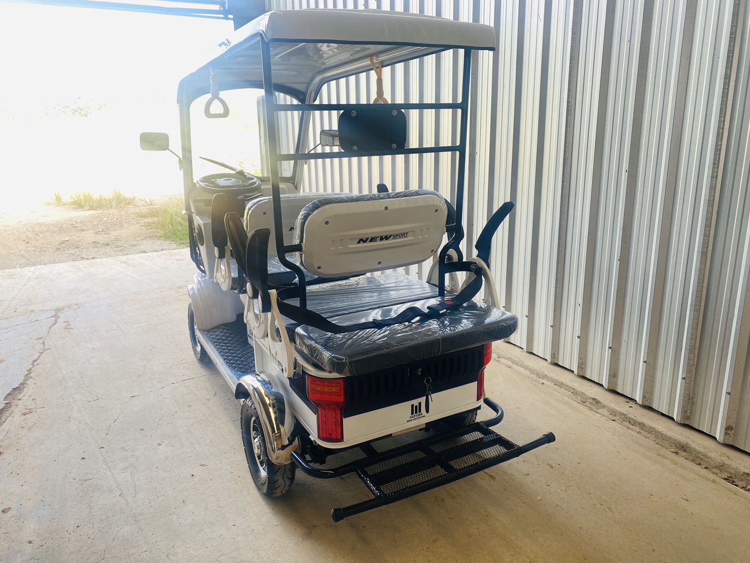 รถกอล์ฟไฟฟ้า 4 ล้อ 6 ที่นั่ง รุ่น M-04T ขับแบบพวงมาลัย