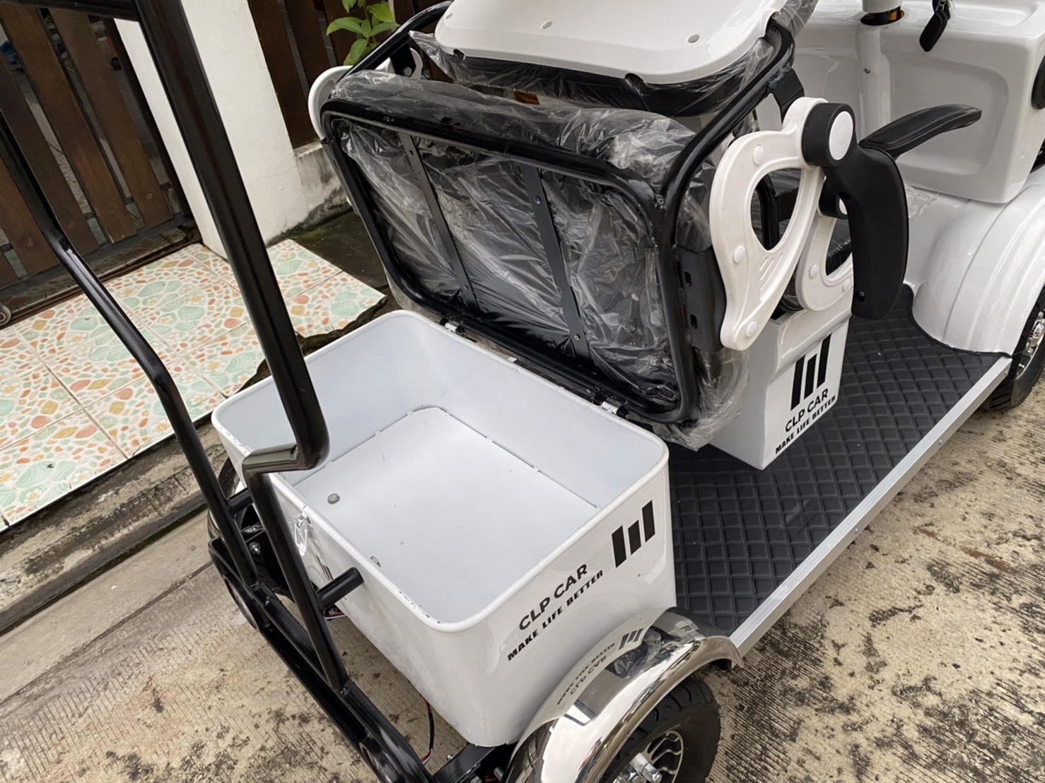 รถไฟฟ้า 4 ล้อ 3 ที่นั่ง รุ่น M-03 ยี่ห้อ CLP CAR ขับแฮนด์บิด ขาว