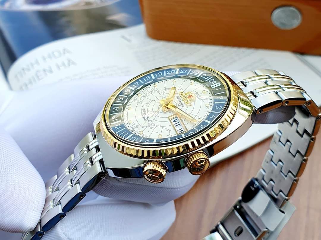 Orient RA-AA0E01S19B นาฬิกาผู้ชาย World Map Revival Automatic Men's Watch