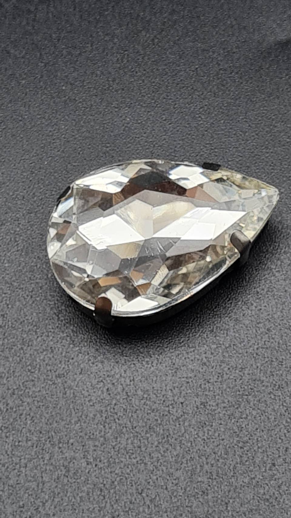 คริสตัลทรงหยดน้ำ คริสตัลทรงไข่ คริสตัลสีเหลี่ยม ขนาดต่างๆสำหรับงานเครื่องประดับตกแต่งและประดับองค์พระ