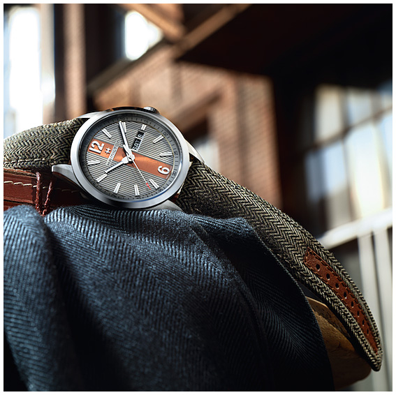 Hamilton H43311985 นาฬิกาผู้ชาย BROADWAY DAY DATE QUARTZ Men's Watch