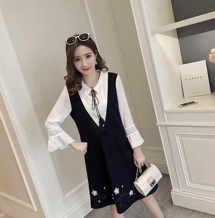 เดรสคลุมท้องแฟชั่นเกาหลี แขน4ส่วน ปลายระบาย เหมือนใส่เอี๊ยม แต่ลายปัก ใส่สวยค่ะ M L XL XXL