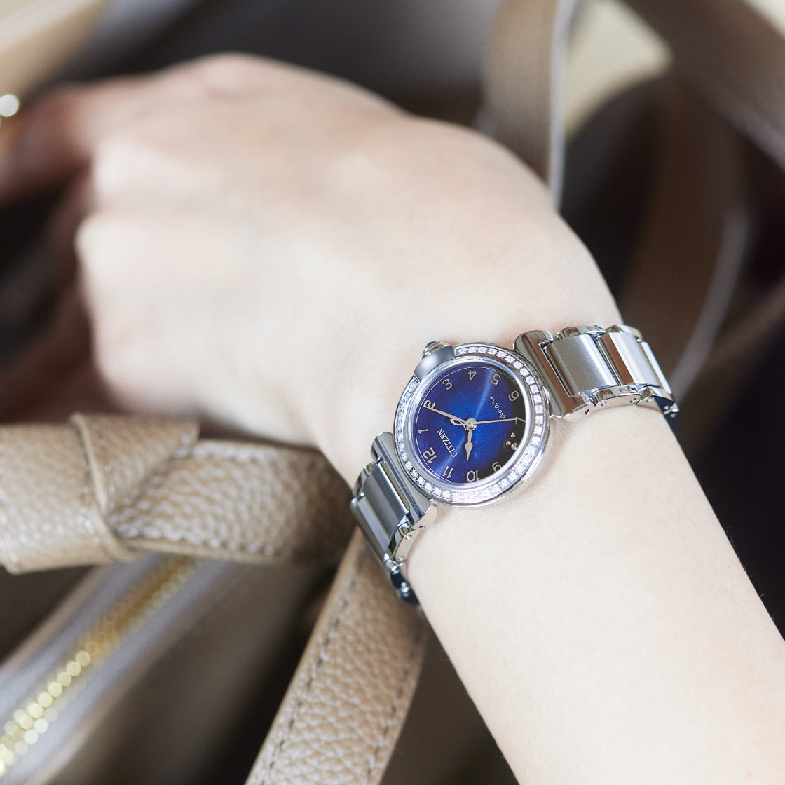 Citizen EM1120-87L นาฬิกาผู้หญิง Citizen L Mae Diamond: 40 Pcs Women's Watch