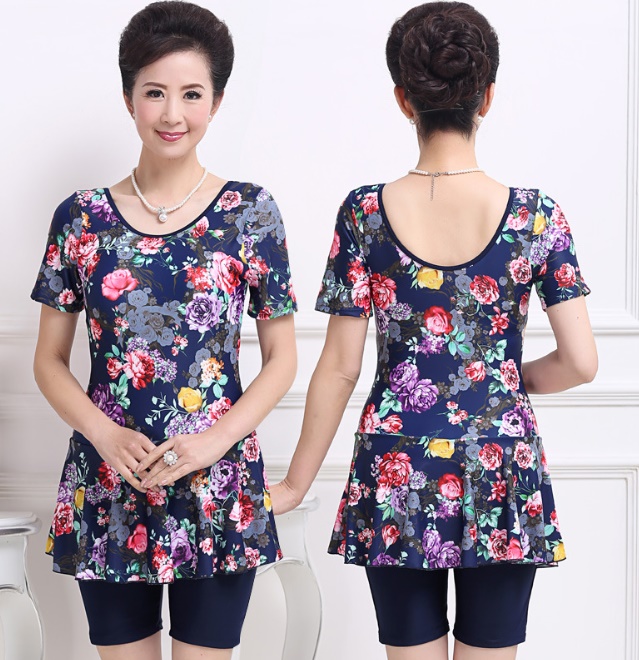 ชุดว่ายน้ำคนอ้วน พร้อมส่ง :ชุดว่ายน้ำไซส์ใหญ่สีน้ำเงินแต่งลายดอกไม้หลากสีสวยสดใส .มีกางเกงขาสั้นใส่ด้านใน แบบเก๋สวยมากๆจ้า:รอบอก36-44นิ้ว เอว34-44นิ้ว สะโพก34-44นิ้ว