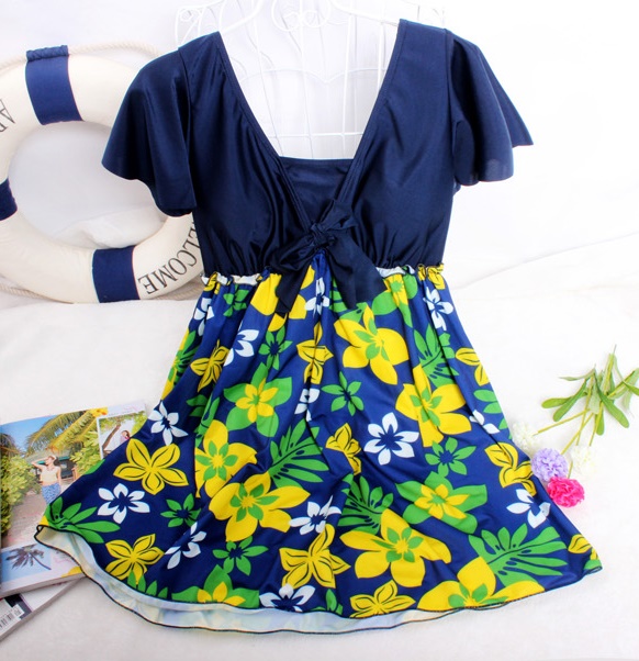 ชุดว่ายน้ำคนอ้วนพร้อมส่ง :ชุดว่ายน้ำแฟชั่นสีน้ำเงินแต่งลายดอกไม้สีสันสดใส น่ารักมากๆจ้า:รอบอก36-46นิ้ว เอว34-44นิ้ว สะโพก36-46นิ้วจ้า