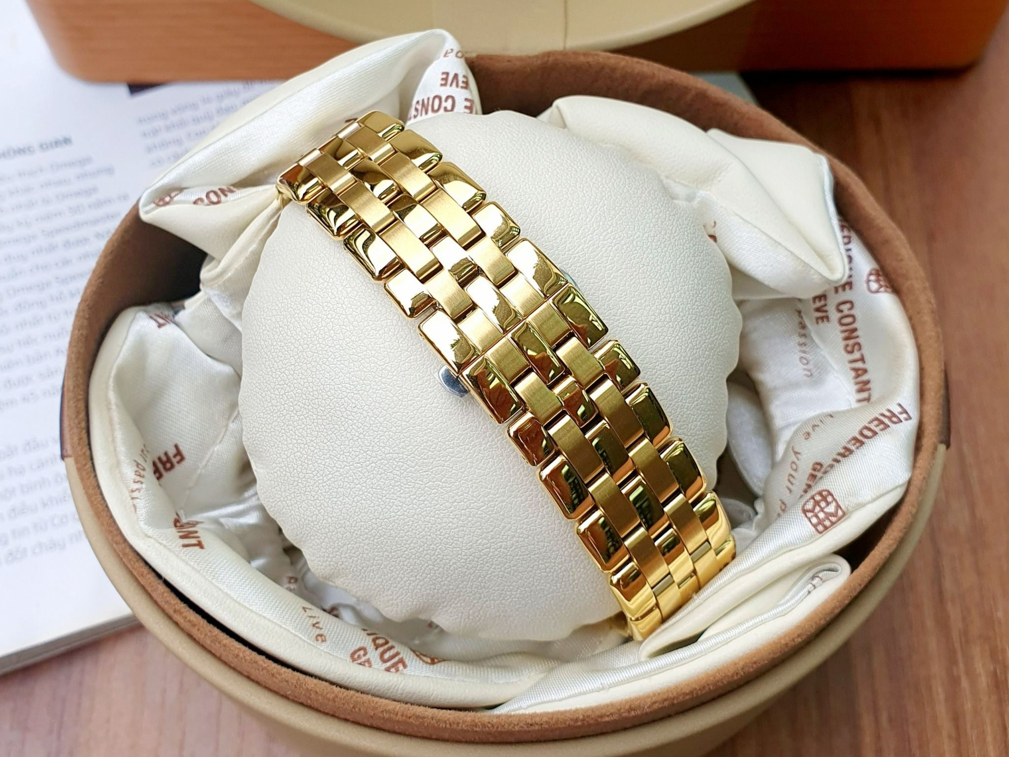 Citizen FD0002-57D นาฬิกาผู้หญิง Eco-Drive Calendrier Moon Phase Women's Watch