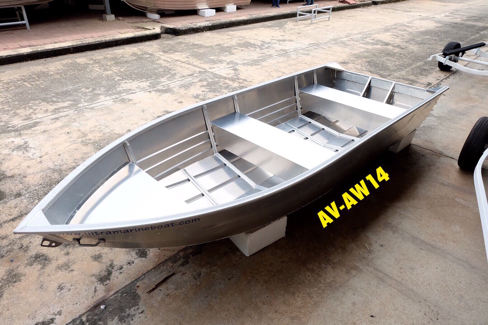 เรือท้องวีรุุ่น AV-AW14