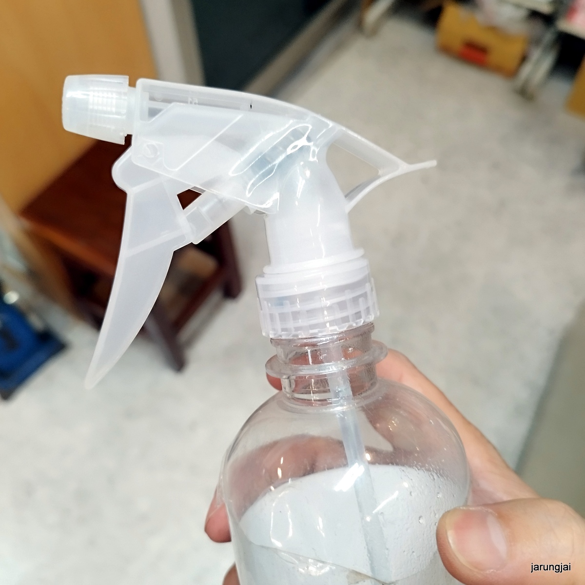 หัวฉีดสเปย์ สีขาวใส ฟีอกกี้ พร้อมหลอดอ่อน ยาว 26 ซม สวมขวดแอลกอฮอล์ได้