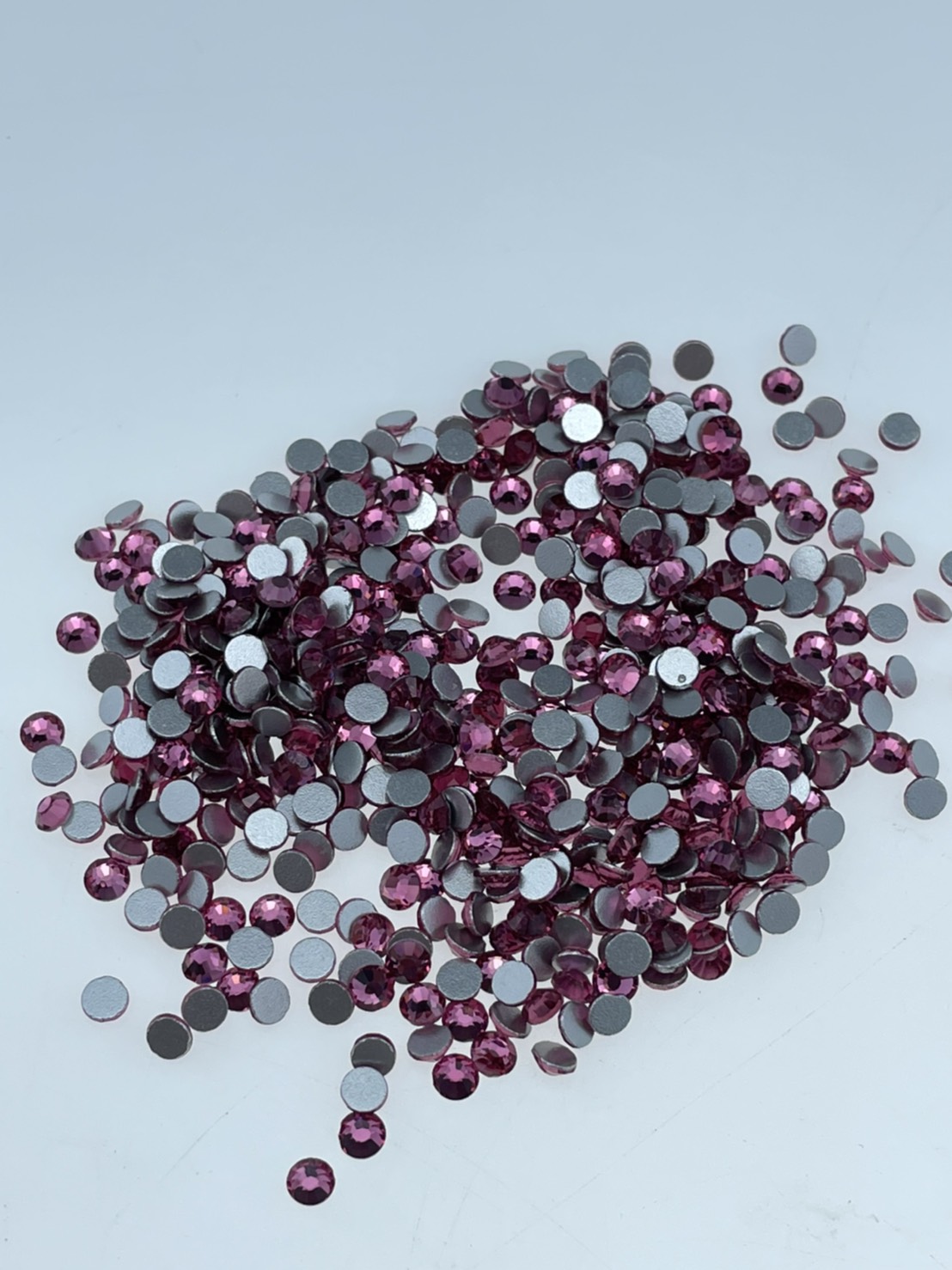 เพชรคริสตัลก้นตัด ขนาด SS12 (3.2มิลลิเมตร ) จำนวน 1440 เม็ดใช้งานง่ายเหมาะกับงาน DIYเสื้อผ้าต่างๆ