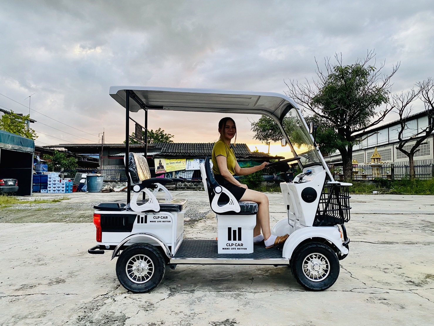 รถกอล์ฟไฟฟ้า 4 ล้อ 4 ที่นั่ง รุ่น M-04 ขับแบบพวงมาลัย