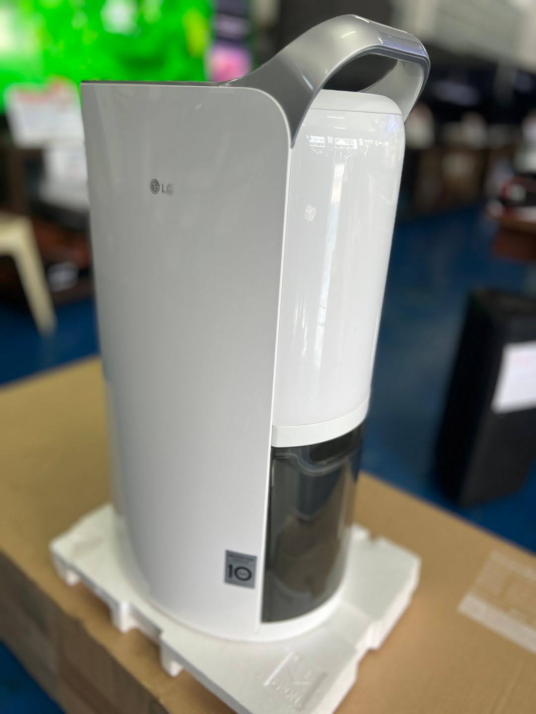 LG เครื่องลดความชื้น LG PuriCare Dehumidifier16 รุ่น MD16GQSA1.ATH ขนาด 16 ลิตร Dual Inverter Compressor