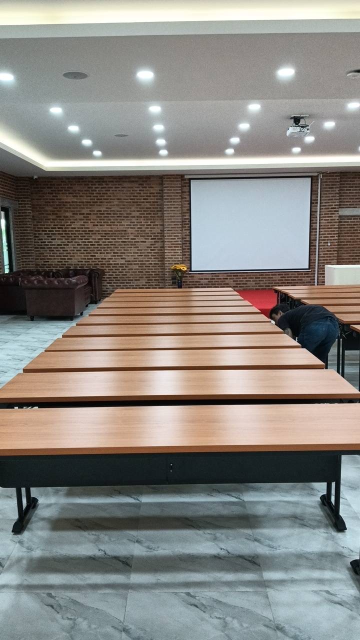 โต๊ะประชุมโต๊ะสี่เหลี่ยม พับขาคู่พร้อมที่บังขา ขนาด กว้าง45xยาว180 cm.สูง 75 ซม.