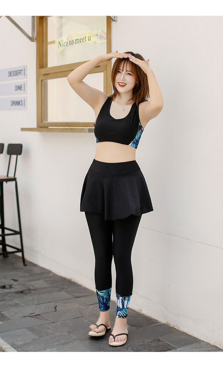 ชุดว่ายน้ำคนอ้วน 6xl แบบสปอร์ตพร้อมส่ง :ชุดว่ายน้ำไซส์ใหญ่สีดำแต่งลายใบไม้ set 3 ชิ้นมีบรา กางเกงขายาวติดกระโปรงระบายและเสื้อคลุม แบบสวยน่ารักมากๆจ้า:รอบอก40-50นิ้ว เอว32-44นิ้ว สะโพก40-52นิ้ว เสื้อคลุมรอบอกกว้าง52นิ้ว