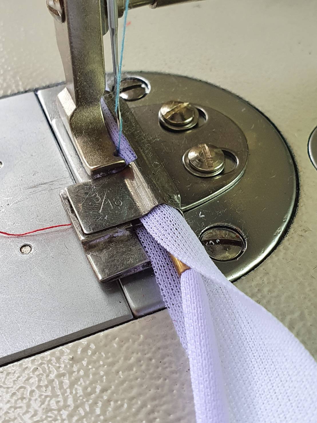 ซองกลับไส้ไก่จักรเย็บผ้าอุตสาหกรรมสำหรับทำสายกุ๊น เย็บไส้ไก้เสร็จโดยไม่ต้องมากลับในภายหลัง