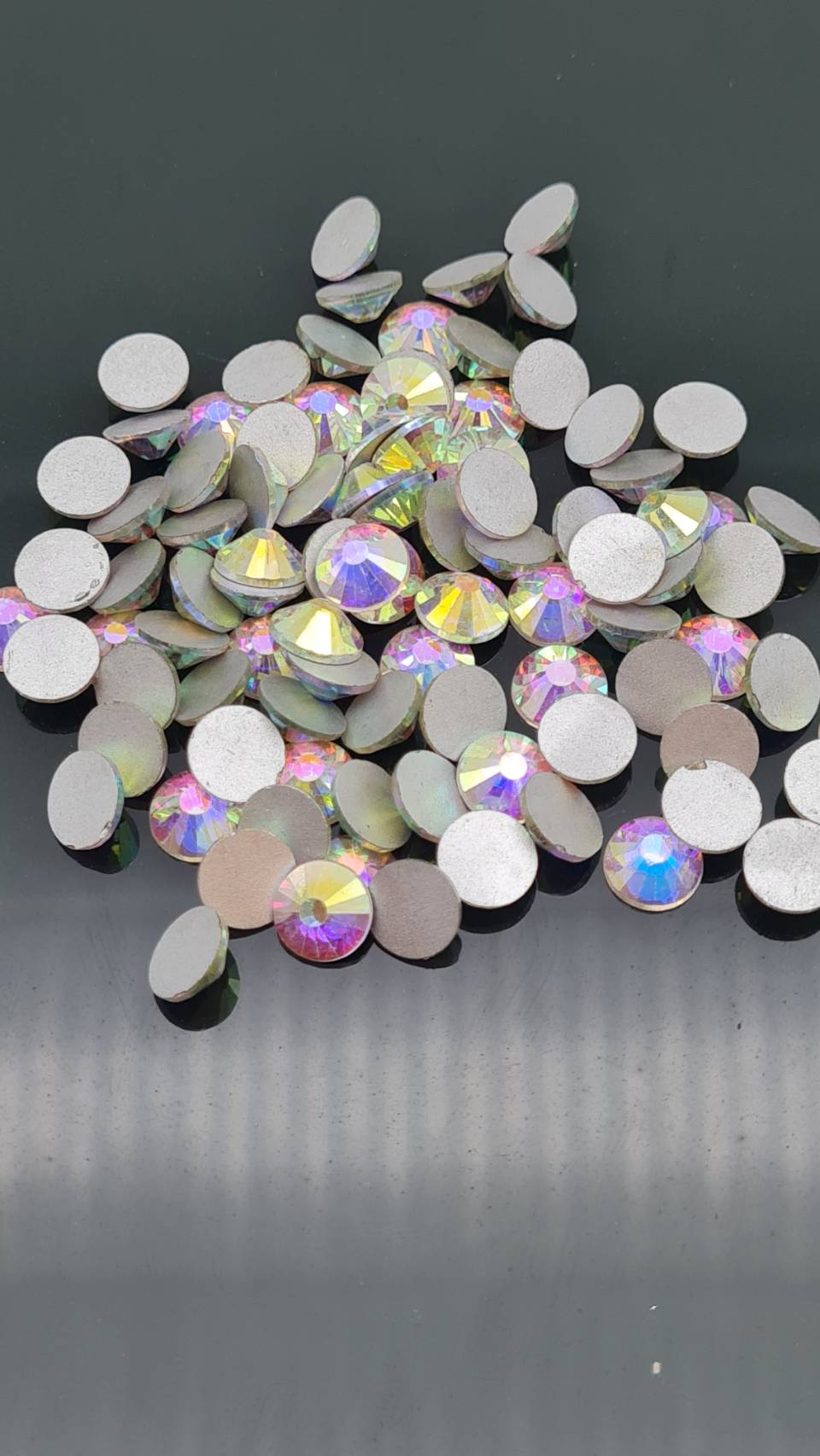 คริสตัลหลังแบน สีคริสตัล และสีรุ้ง เพชรก้นตัดประดับองค์พระเม็ดคริสตัลสำหรับงาน DIY