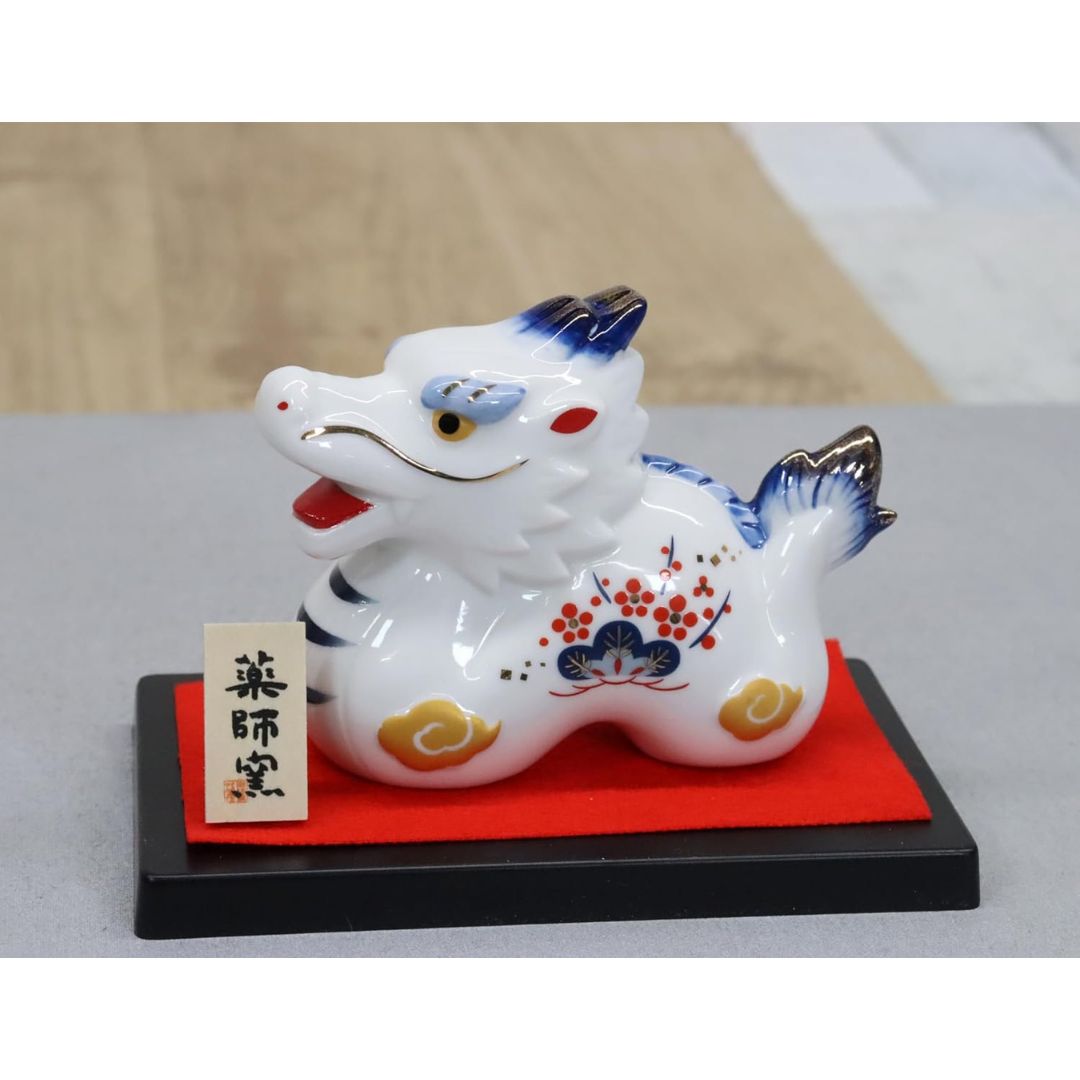 [PRE-ORDER] มังกรขาว ลายขอบน้ำเงิน ของตกแต่ง วันตรุษจีน ของมงคลญี่ปุ่น เสริมดวง ฮวงจุ้ยโต๊ะทำงาน เสริมโชคลาภ ปีมังกร นำเข้าจากญี่ปุ่น Dragon Zodiac 2024