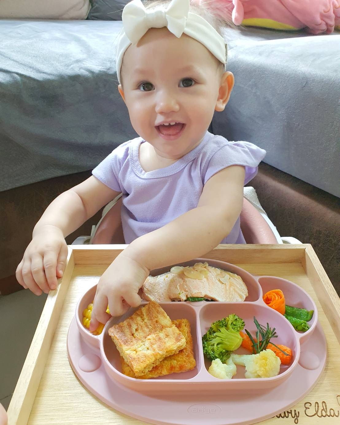 จานซิลิโคน ของแท้จากอังจู ลายลิงพร้อมฝาปิดและปุ่มดูดยึดโต๊ะ MONKEY PLATE Ange