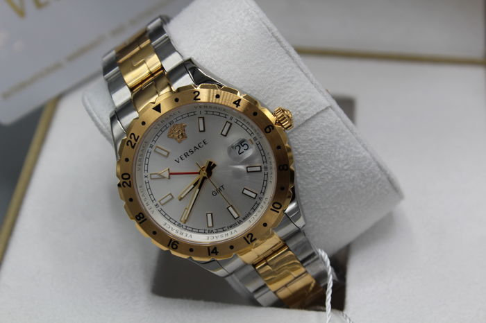 Versace V11030015 นาฬิกาผู้ชาย Hellenyium GMT Quartz Swiss Made Men's Watch