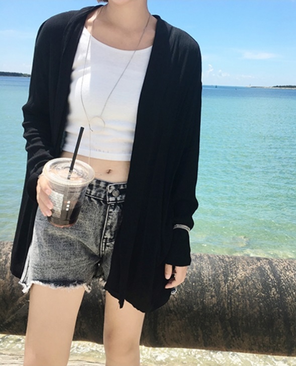 เสื้อคลุมแฟชั่น พร้อมส่ง : เสื้อคลุมสีดำ แบบเก๋มากจ้า