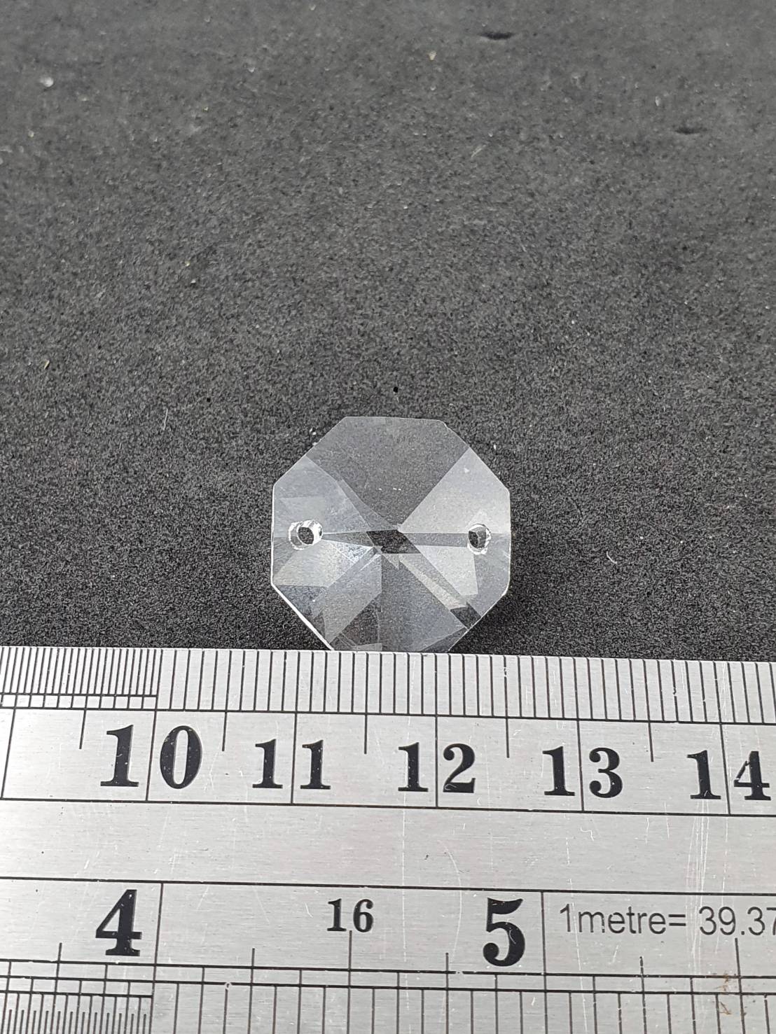 คริสตัลห้อย คริสตัลแปดเหลี่ยมสำหรับประดับสถานที่มีหลายแบบสามารถร้อยเป็นเส้นด้วยห่วงลวด