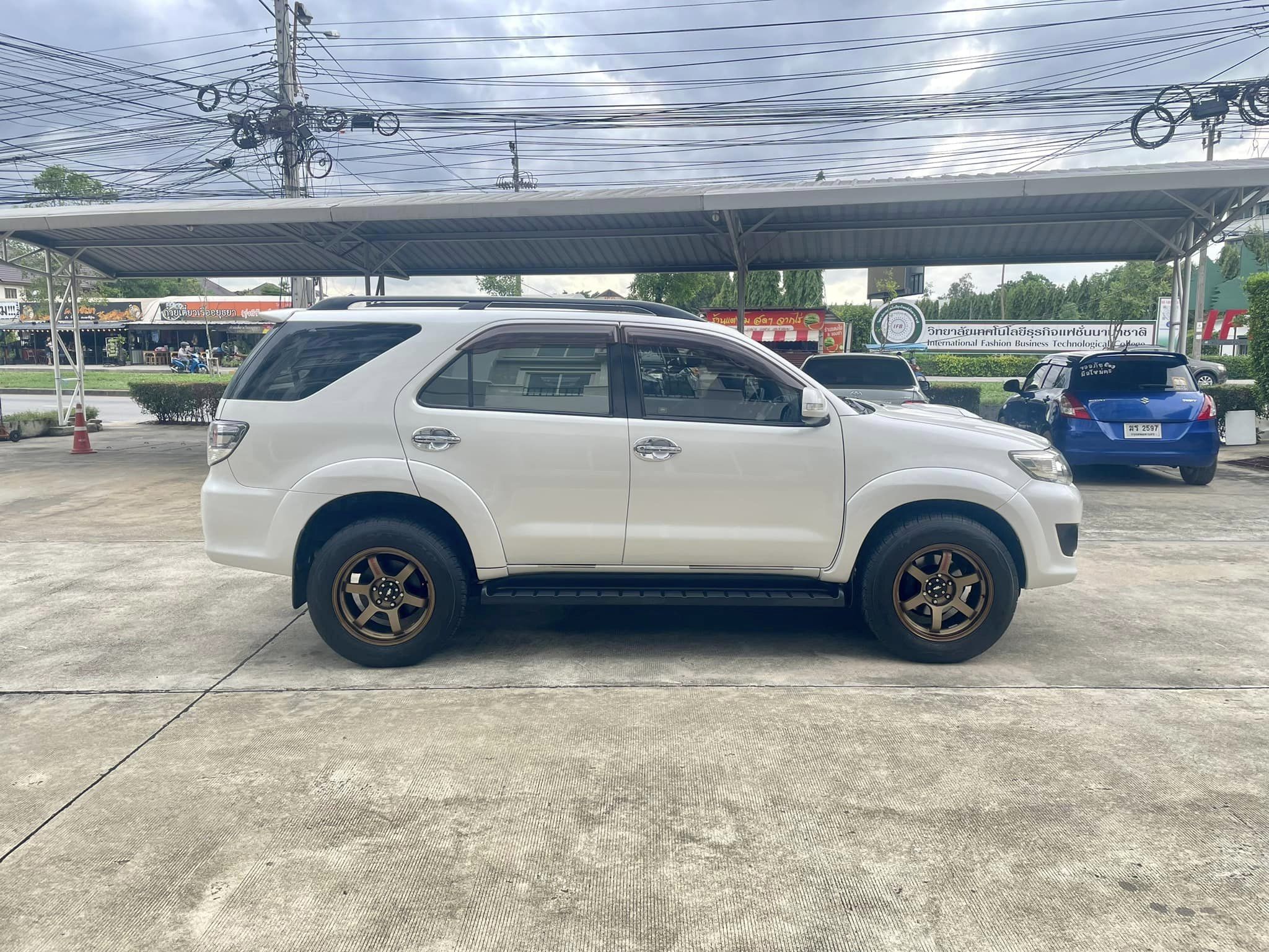 Toyota Fortuner Champ 3.0V VN Turbo เกียร์ออโต้ ปี2012 2012