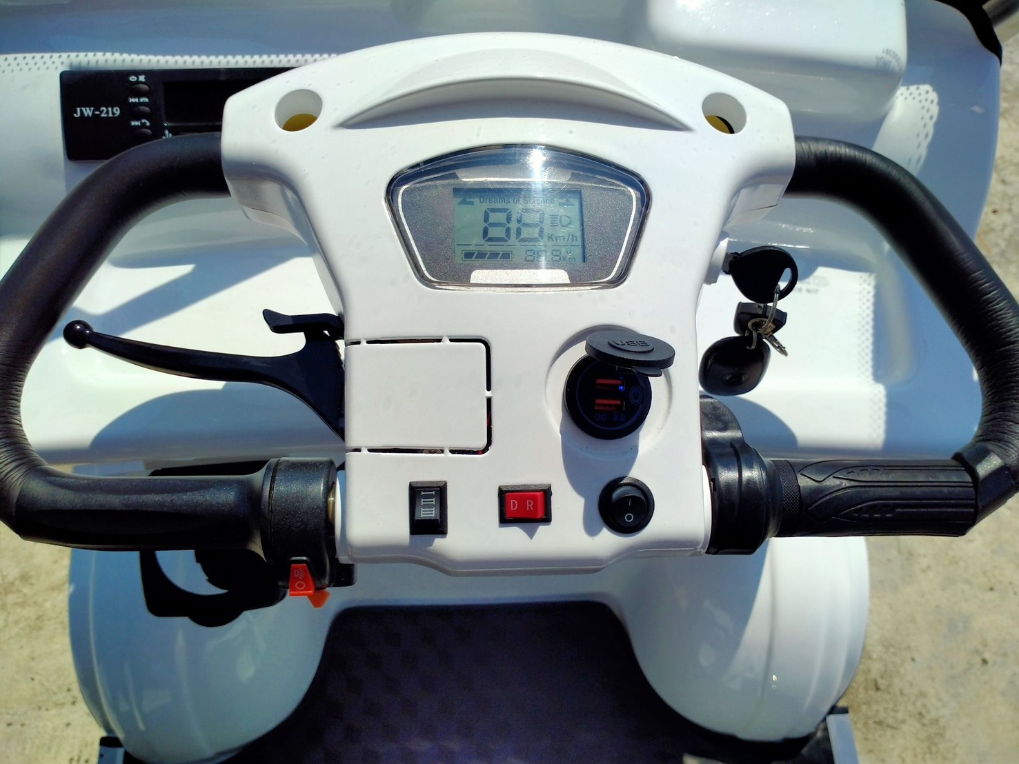 รถไฟฟ้า 4 ล้อ 6 ที่นั่ง (คนไซส์ใหญ่) รุ่น M-01ฺB BIG PLUS ยี่ห้อ CLP CAR ขับแฮนด์บิด