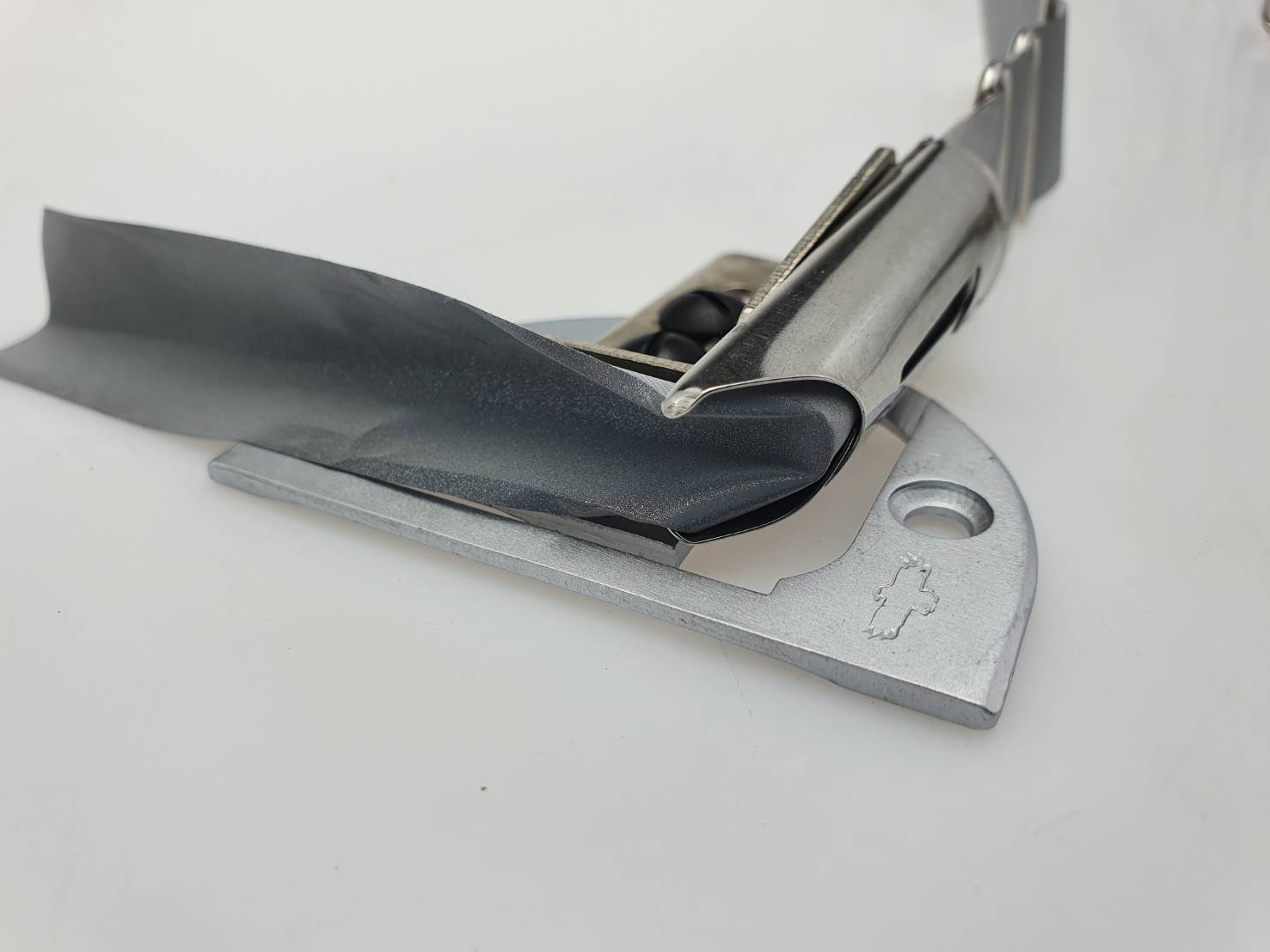 ซองกุ้นพับครึ่งแบบเปลี่ยนฟันจักร สำหรับงานเย็บแบบโค้งแคบๆ มี 3 ขนาด สำหรับจักรอุตสาหกรรมเข็มเดี่ยว