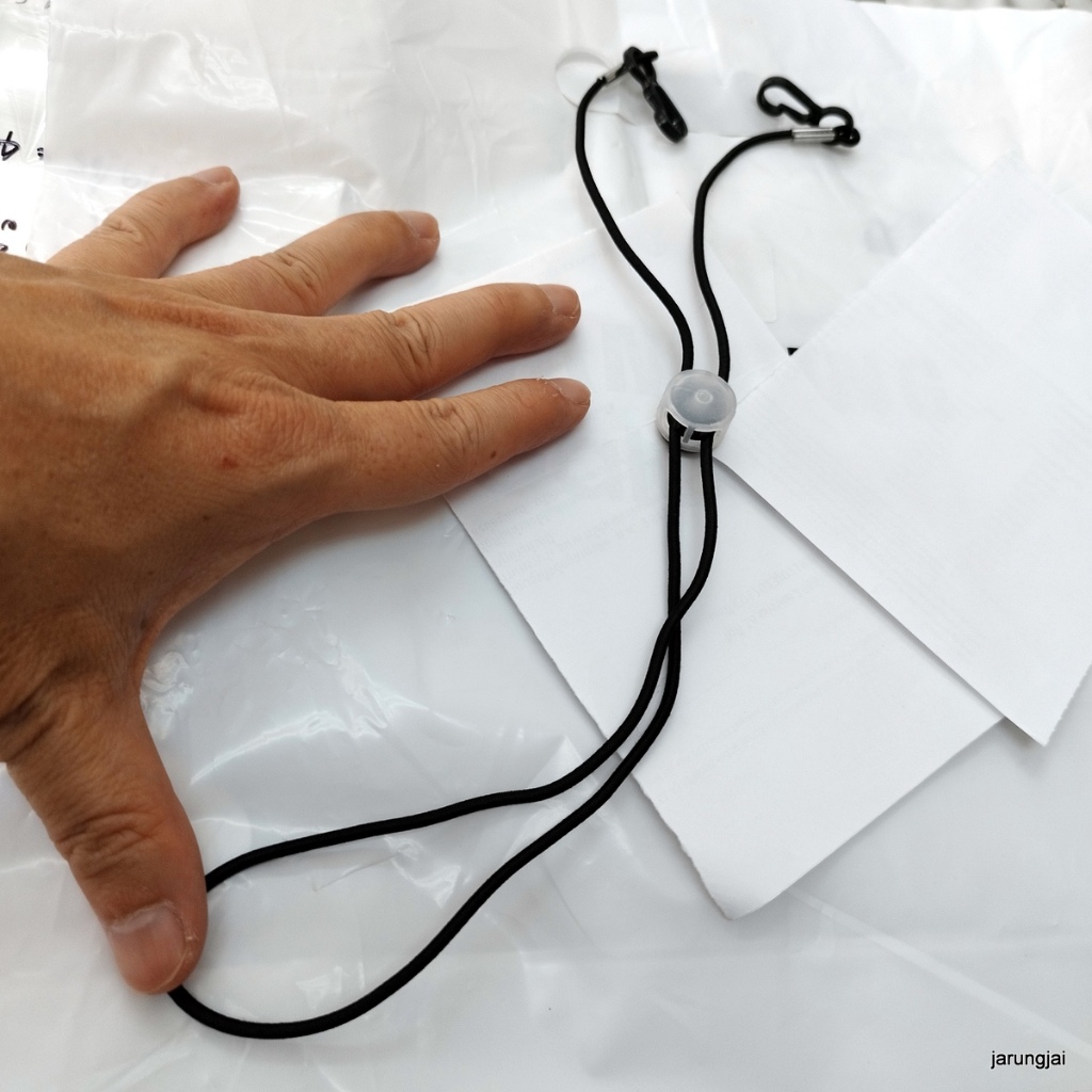 สายคล้องแมส ศรีสะเกษ แบบมินิมอล สีดำ คุณภาพดี