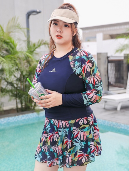 ชุดว่ายน้ำคนอ้วน แบบสปอร์ต 6xl พร้อมส่ง :ชุดออกกำลังกายชุดว่ายน้ำไซส์ใหญ่สีน้ำเงินแต่งลายดอกไม้แขนยาวซิปหลัง มาพร้อมกระโปรงติดกางเกงขาสั้นด้านใน แบบสวยน่ารัก สีสันสดใสมากๆจ้า : รอบอก 40 - 50 นิ้ว เอว 34 - 42 นิ้ว สะโพก 40 - 52 นิ้ว