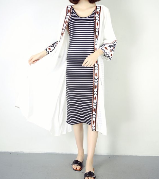 เสื้อคลุมแฟชั่น พร้อมส่ง : เสื้อคลุมสีขาวแต่งขอบลายโบฮีเมียน แบบเก๋มากจ้า